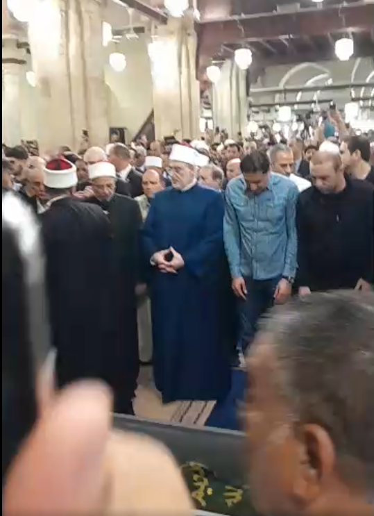 بحضور شيخ الأزهر.. بدء صلاة الجنازة على الدكتور أحمد عمر هاشم