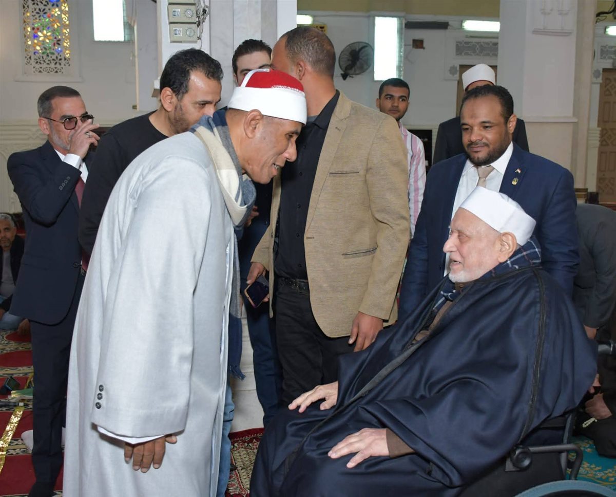 الدكتور أحمد عمر هاشم ببورسعيد 