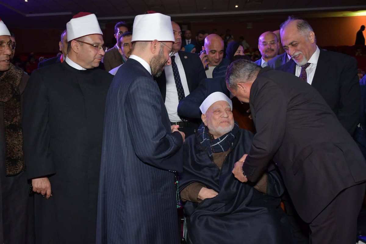 الدكتور أحمد عمر هاشم ببورسعيد 