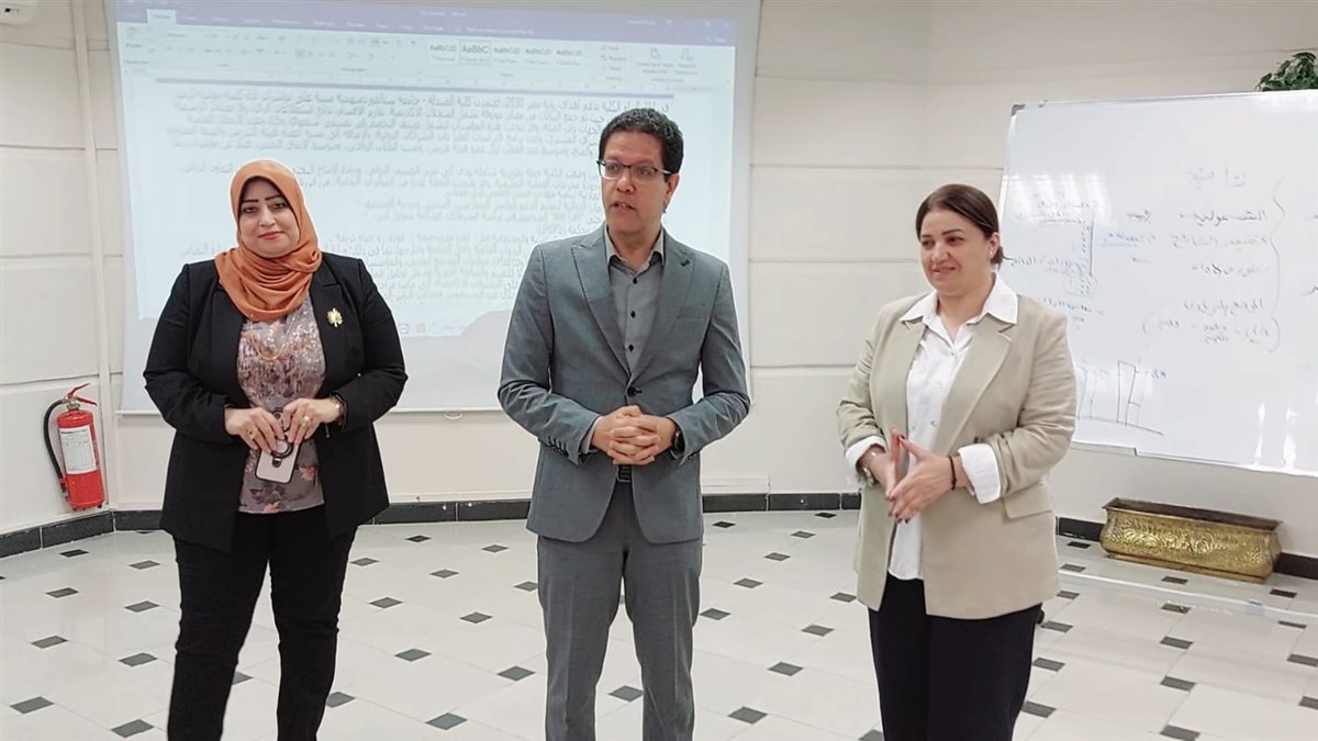 رئيس جامعة بنها يفتتح برنامج تدريب المقيمين لجائزة التميز الحكومي لكليات الجامعة 