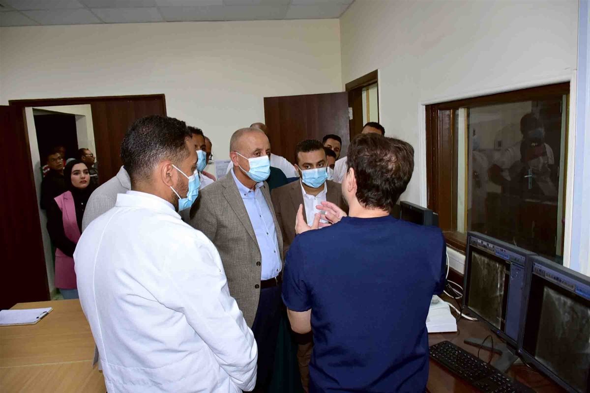 محافظ الأقصر بمستشفى العديسات