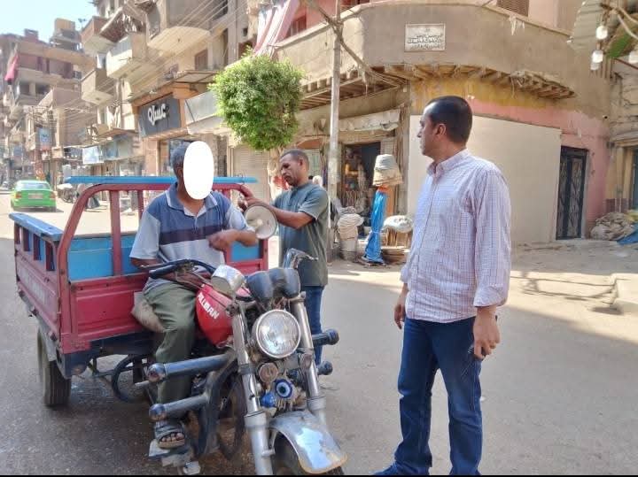 محليات المنوفية تضبط مكبرات صوت مع الباعة الجائلين بمنوف