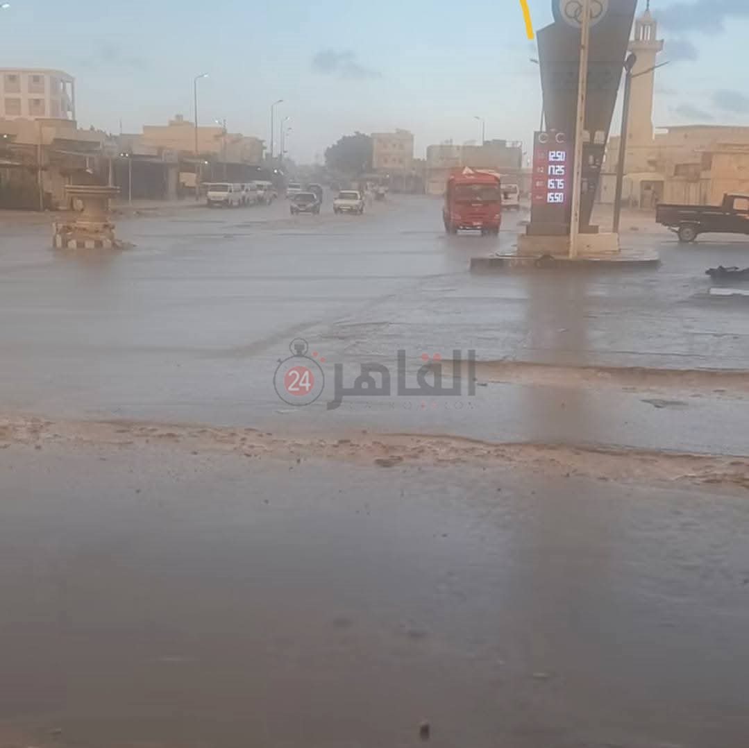 سقوط أمطار خفيفة على مدينة براني بمحافظة مطروح
