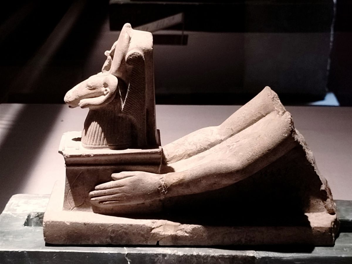 القطعة الأثرية