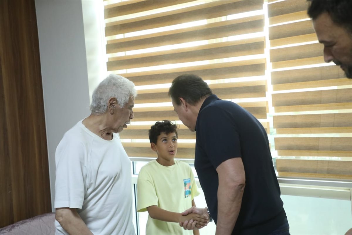 الكابتن حسن شحاتة المدرب السابق لمنتخب مصر لكرة القدم ووزير الصحة