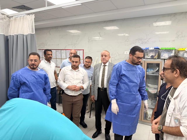محافظ الاقصر يتفقد المصابين بالمجمع الطبي الدولي
