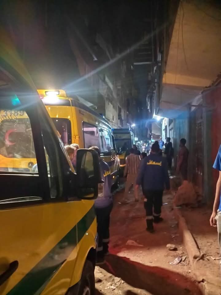 جانب من حريق عقار بشبرا الخيمة