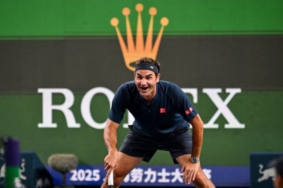 بعد 3 سنوات من اعتزاله.. فيدرر يعود إلى ملاعب التنس ويتألق في مباراة استعراضية في بطولة شنجهاي