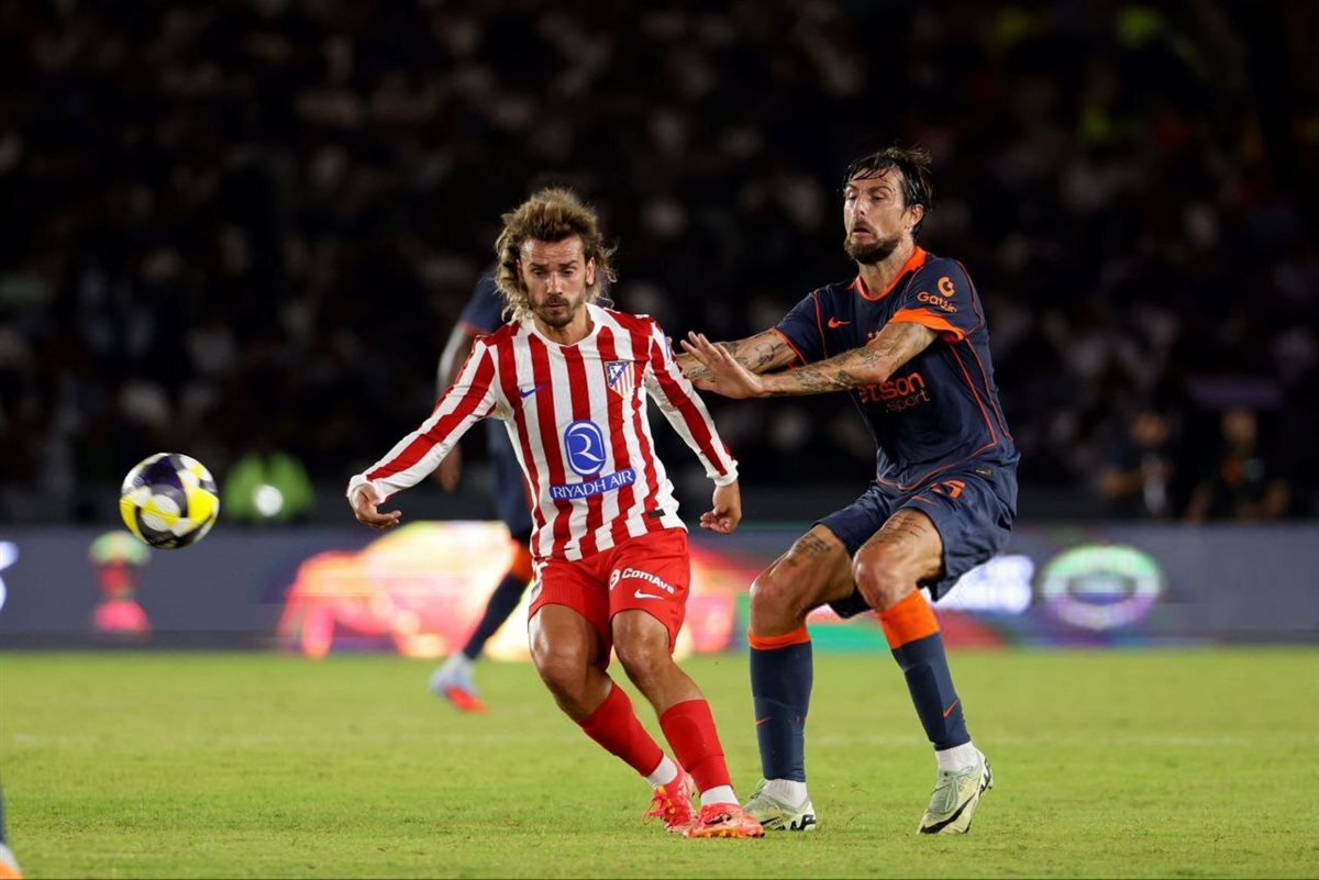 أتلتيكو مدريد الإسباني يفوز على إنتر ميلان الإيطالي في مباراة كأس الإعمار الودية على ملعب بني غازي بـ ليبيا