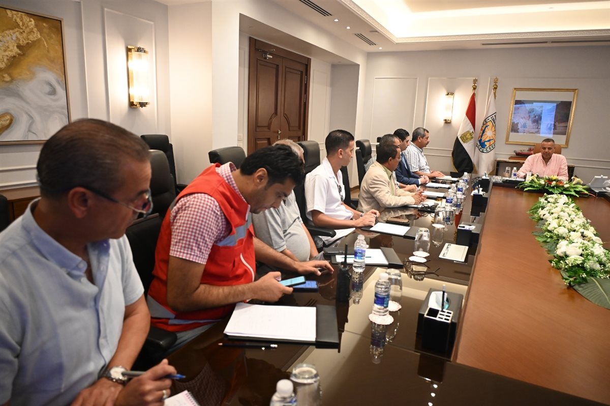 محافظ جنوب سيناء خلال الاجتماع