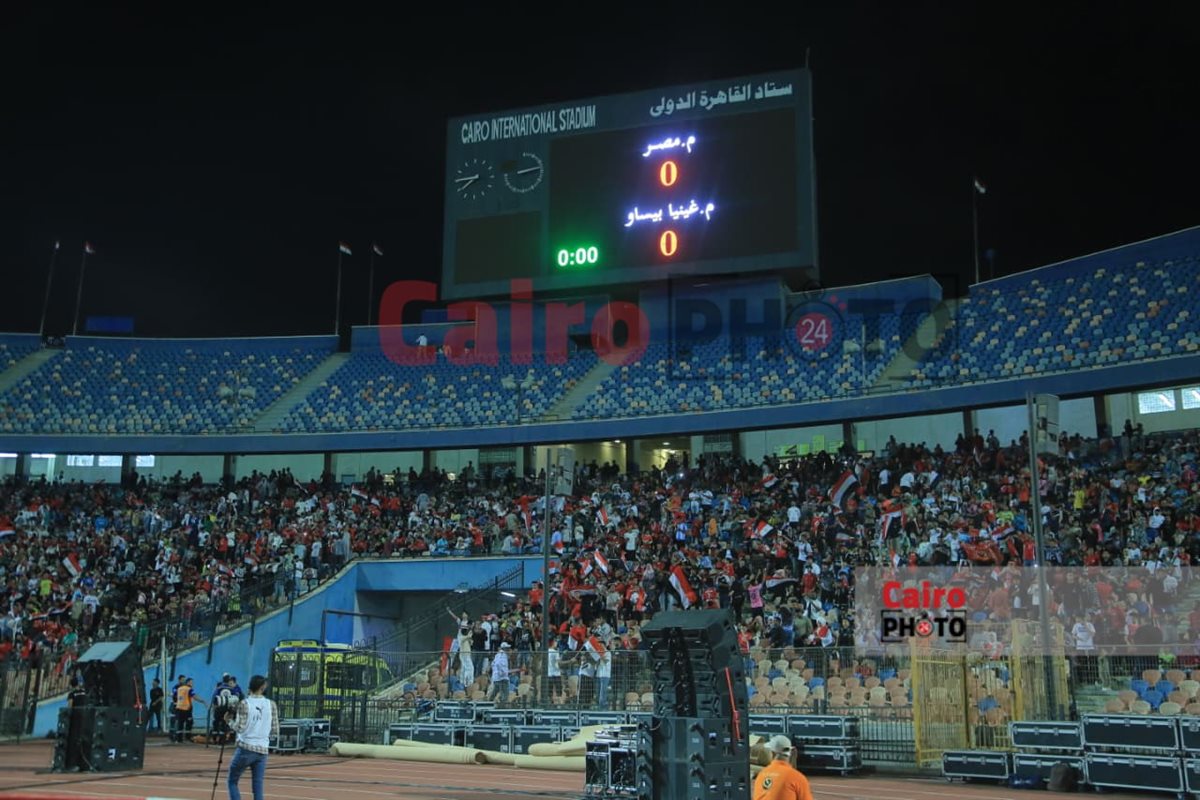 الجماهير تملأ مدرجات ستاد القاهرة مباراة مصر وغينيا بيساو