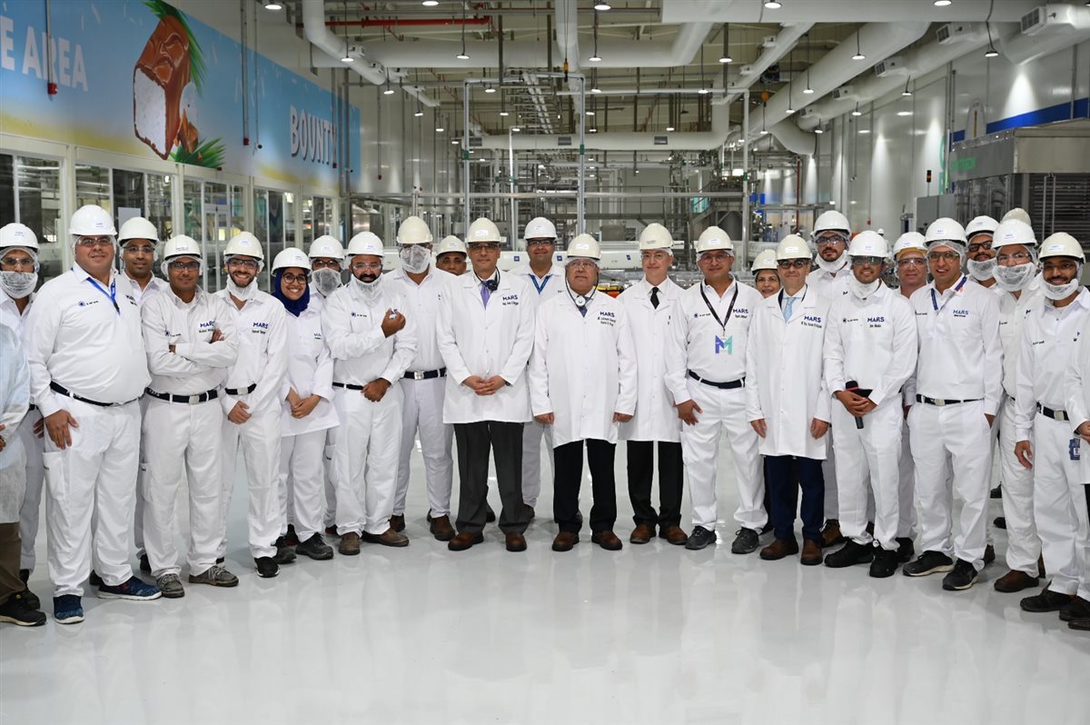 محافظ الجيزة يشهد تدشين خطوط الإنتاج الجديدة لشركة