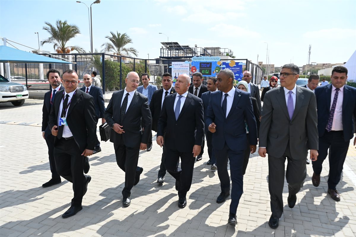 محافظ الجيزة يشهد تدشين خطوط الإنتاج الجديدة لشركة