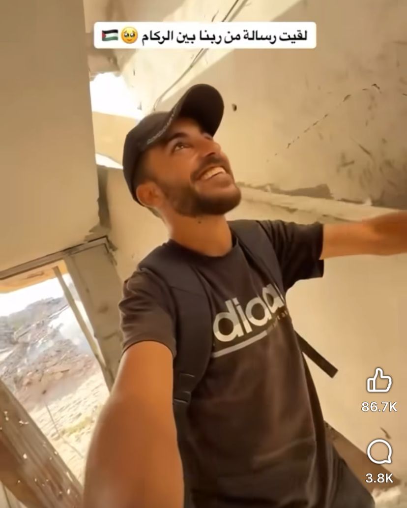 فلسطيني يوثق لحظة العودة لمنزله 