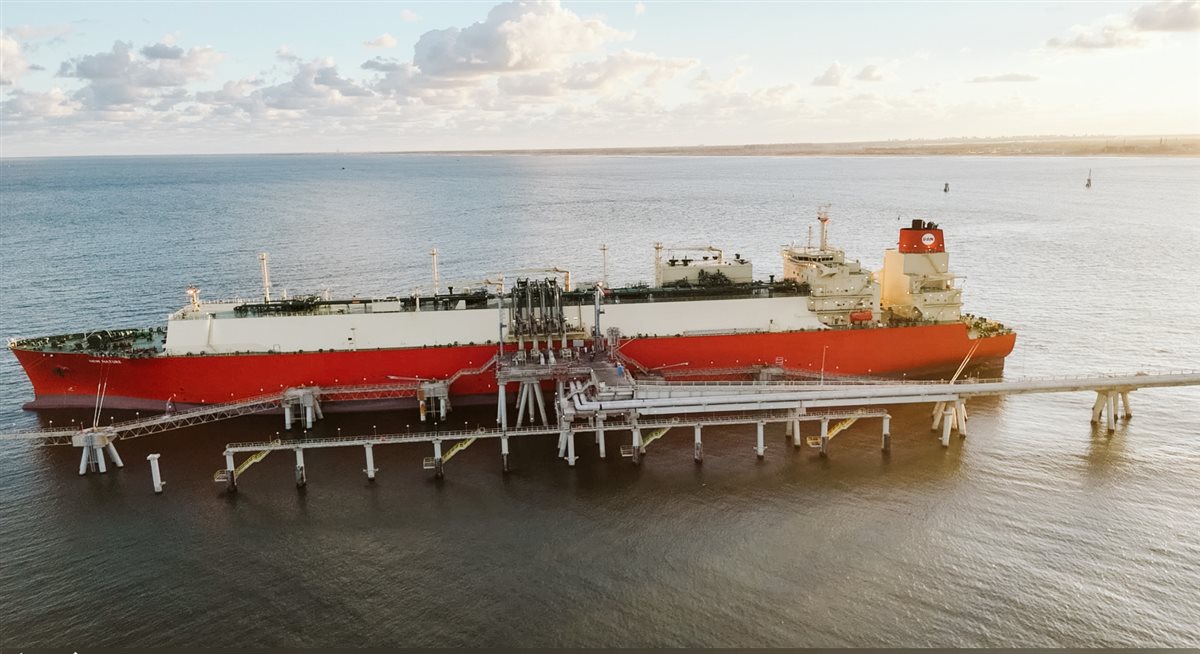 البترول تعلن تصدير شحنة غاز جديدة إلى إيطاليا من مجمع إدكو للغاز المسال