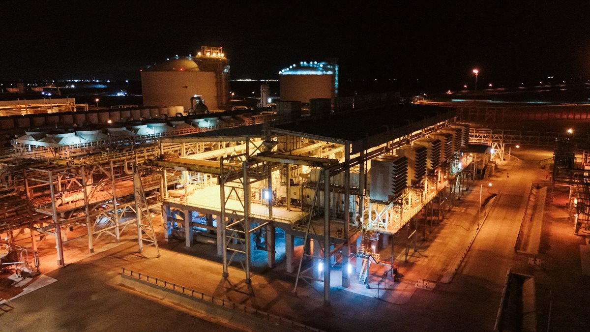 البترول تعلن تصدير شحنة غاز جديدة إلى إيطاليا من مجمع إدكو للغاز المسال