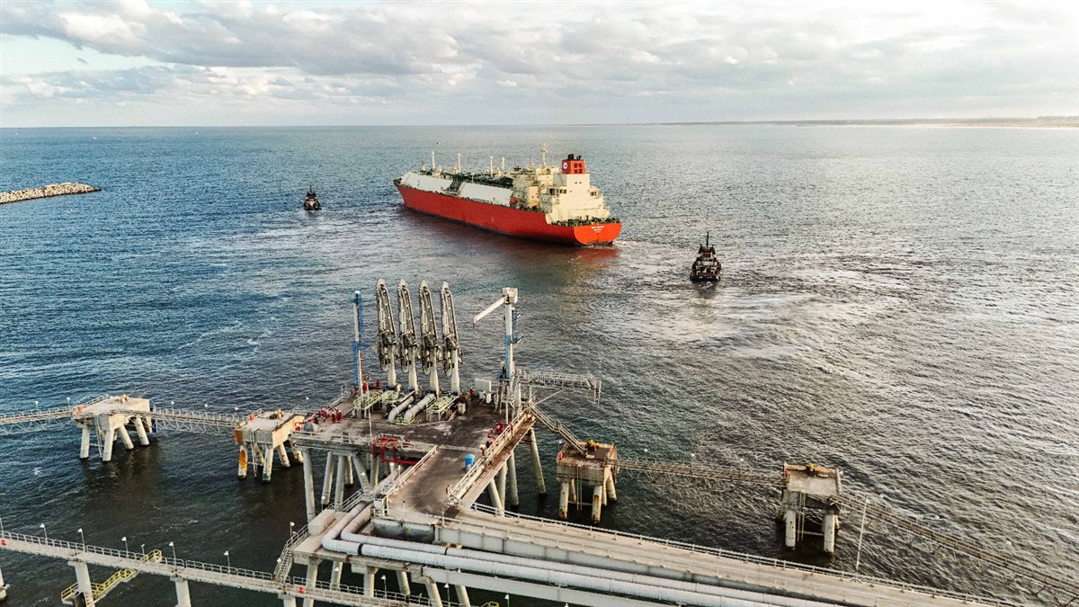 البترول تعلن تصدير شحنة غاز جديدة إلى إيطاليا من مجمع إدكو للغاز المسال