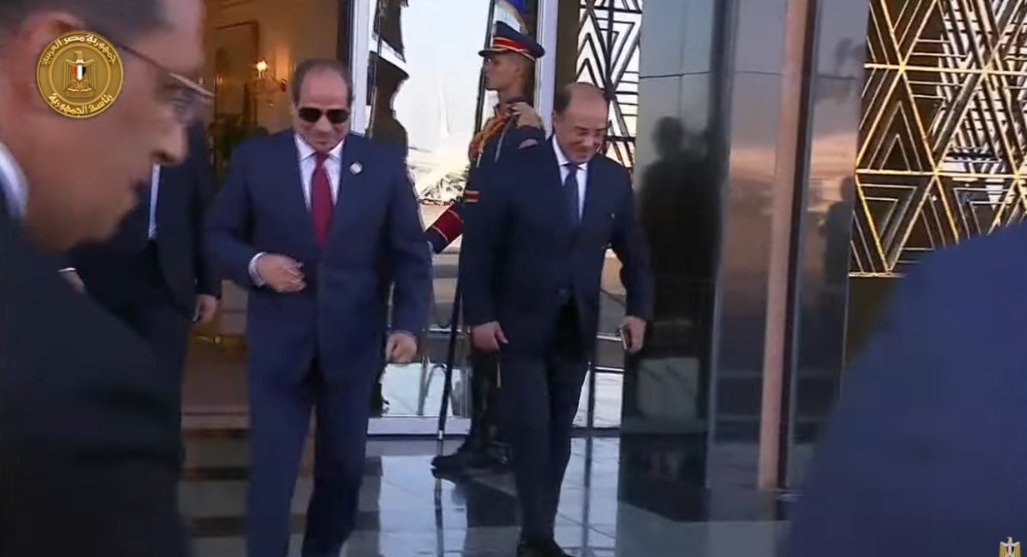 الرئيس السيسي يستقبل ترامب في مطار شرم الشيخ الدولي