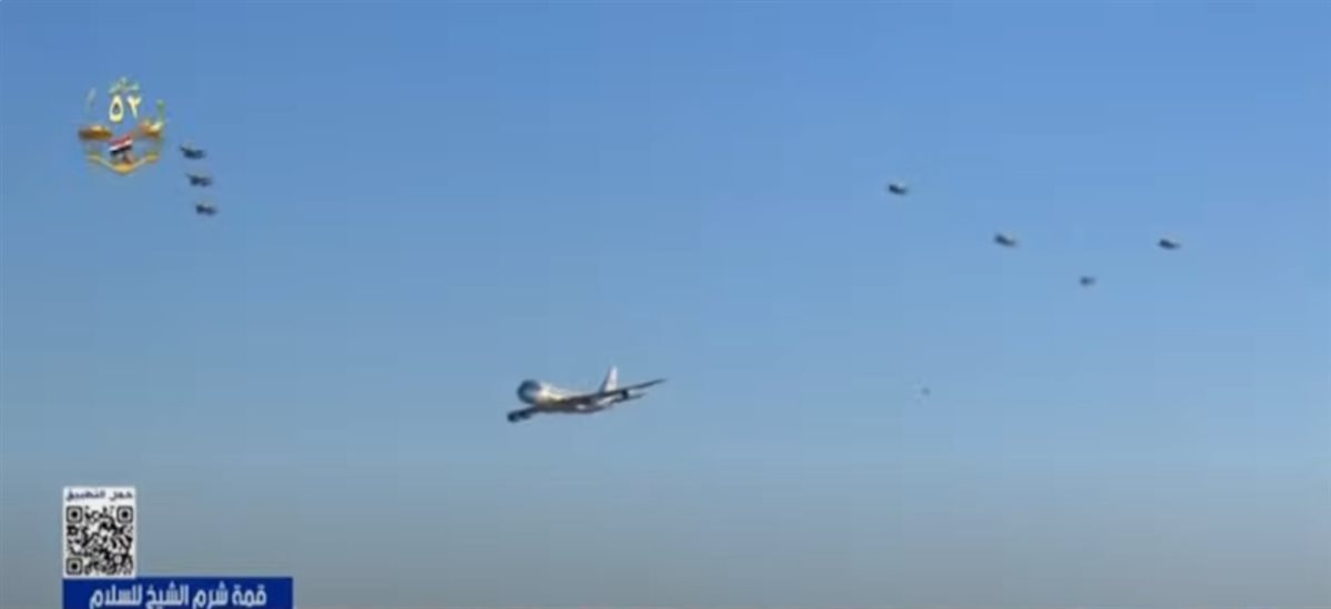 <strong>مقاتلات مصرية من طراز F-16 ترافق طائرة الرئيس الأمريكي دونالد ترامب</strong>