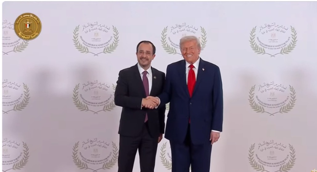 <strong>صور تذكايرية للرئيس الأمريكي ترامب مع القادة المشاركين بقمة شرم الشيخ للسلام</strong>