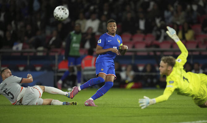 <strong>القناة الناقلة لمباراة فرنسا ضد آيسلندا مباشر</strong>