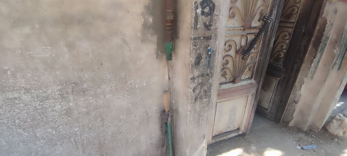 انقطاع المياه عن منزل مواطن مريض يعول 3 من ذوي الهمم بسوهاج