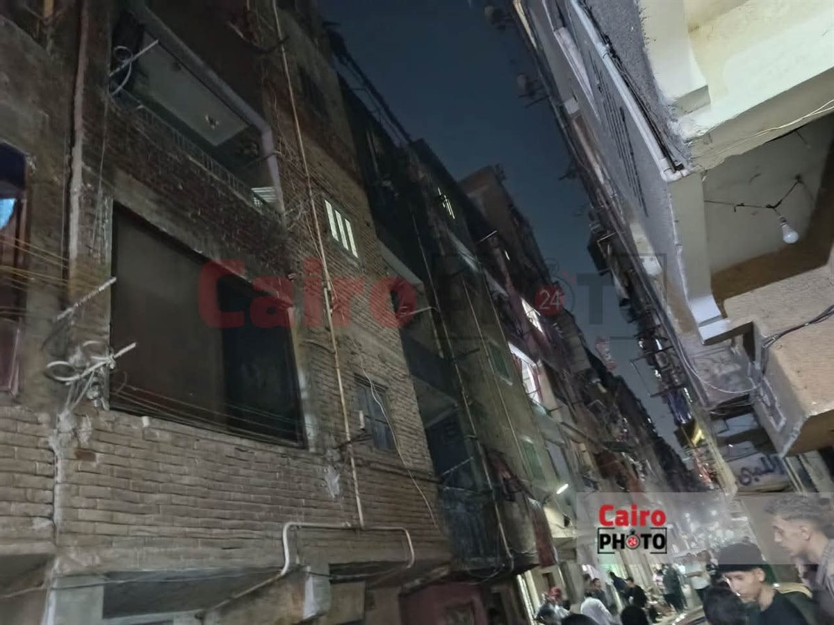 آثار حريق عقار مكون من 5 طوابق بشبرا الخيمة