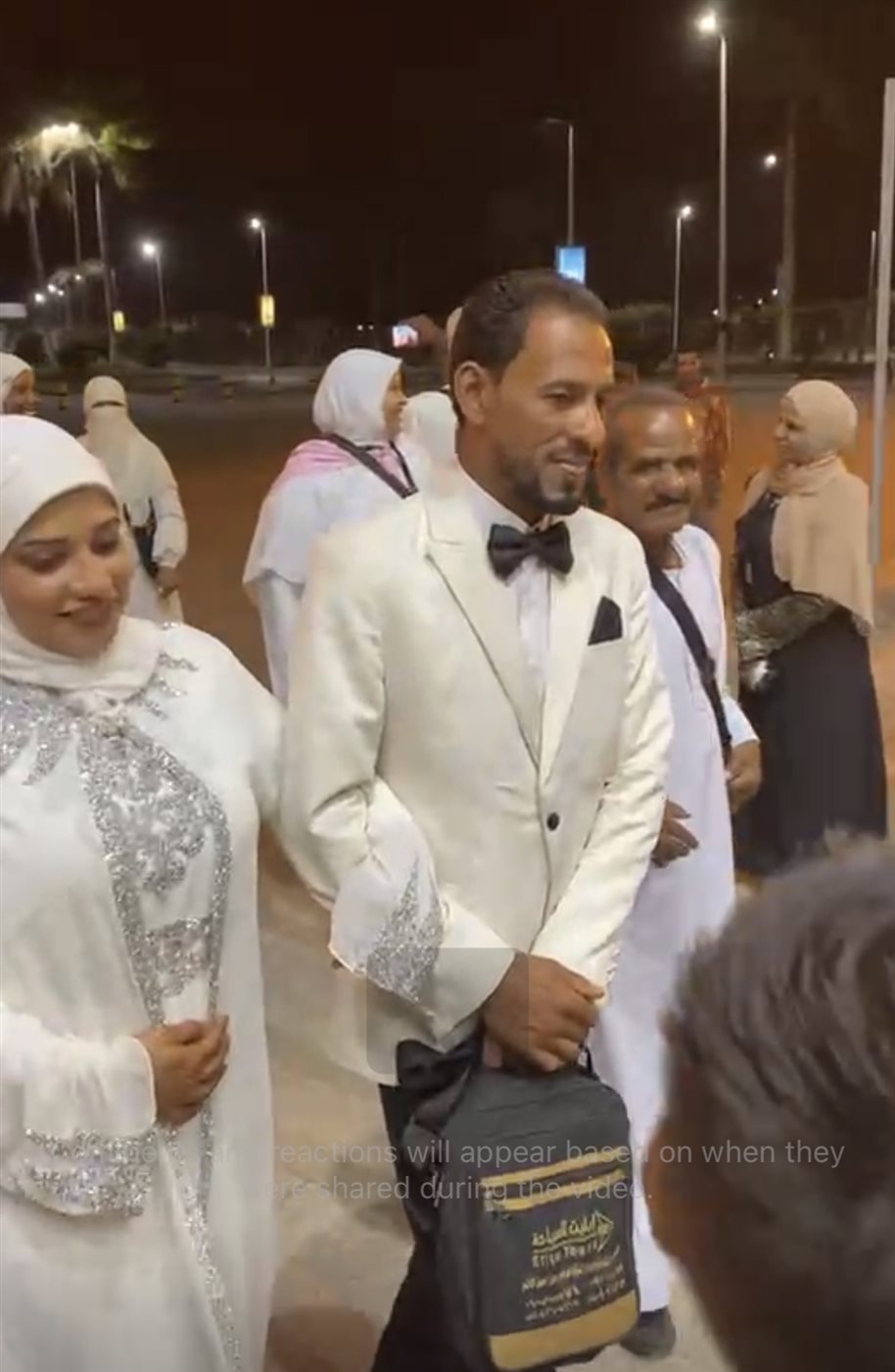 عريس وعروسة بالأقصر وشهر عسل على هيئة عمرة