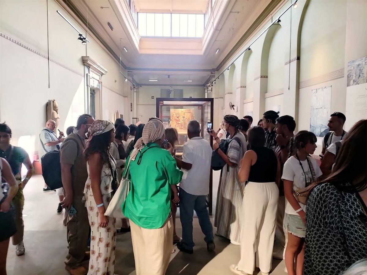 إقبال السائحين على المتحف المصري بالتحرير