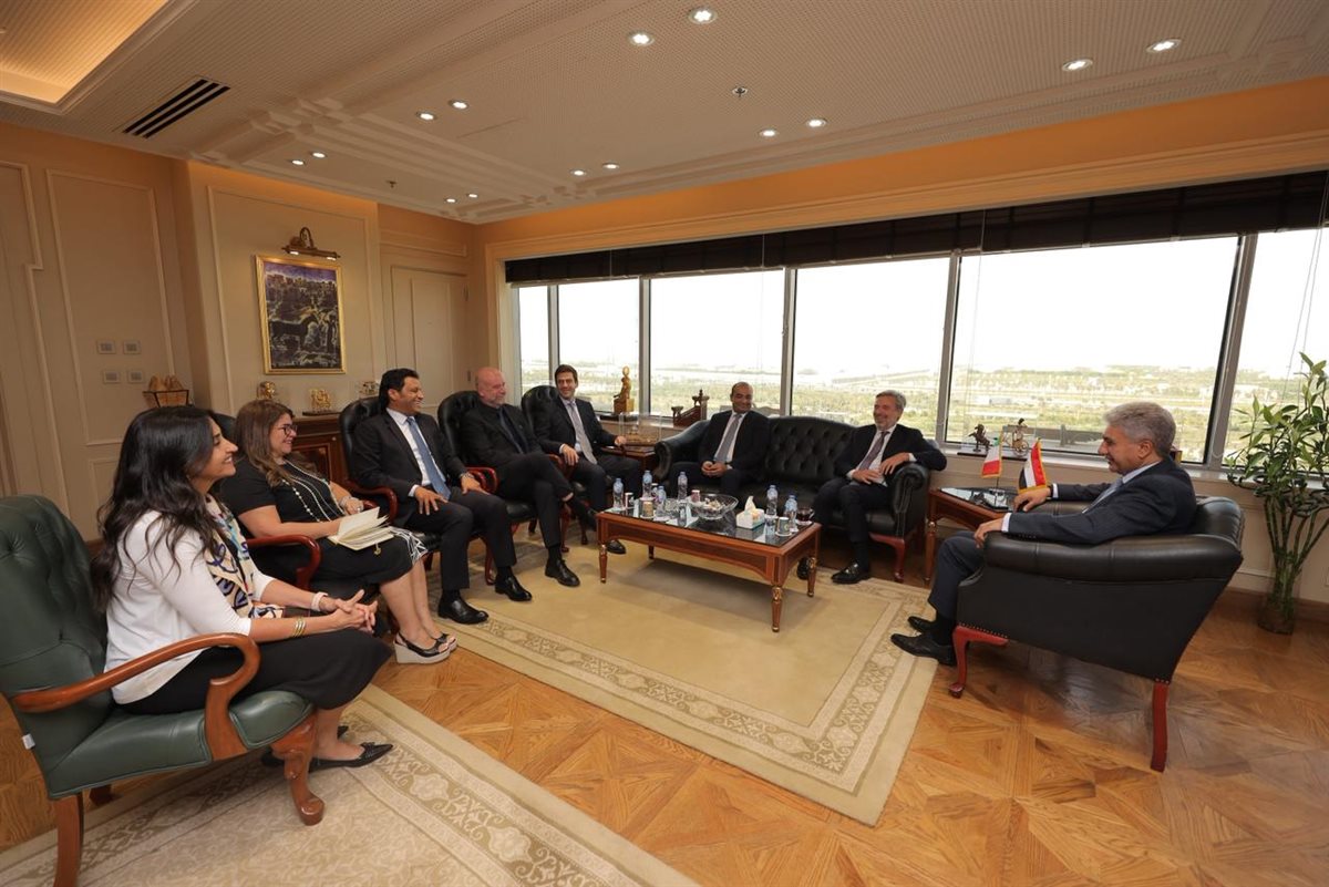 السفير الإيطالي يودع وزير السياحة
