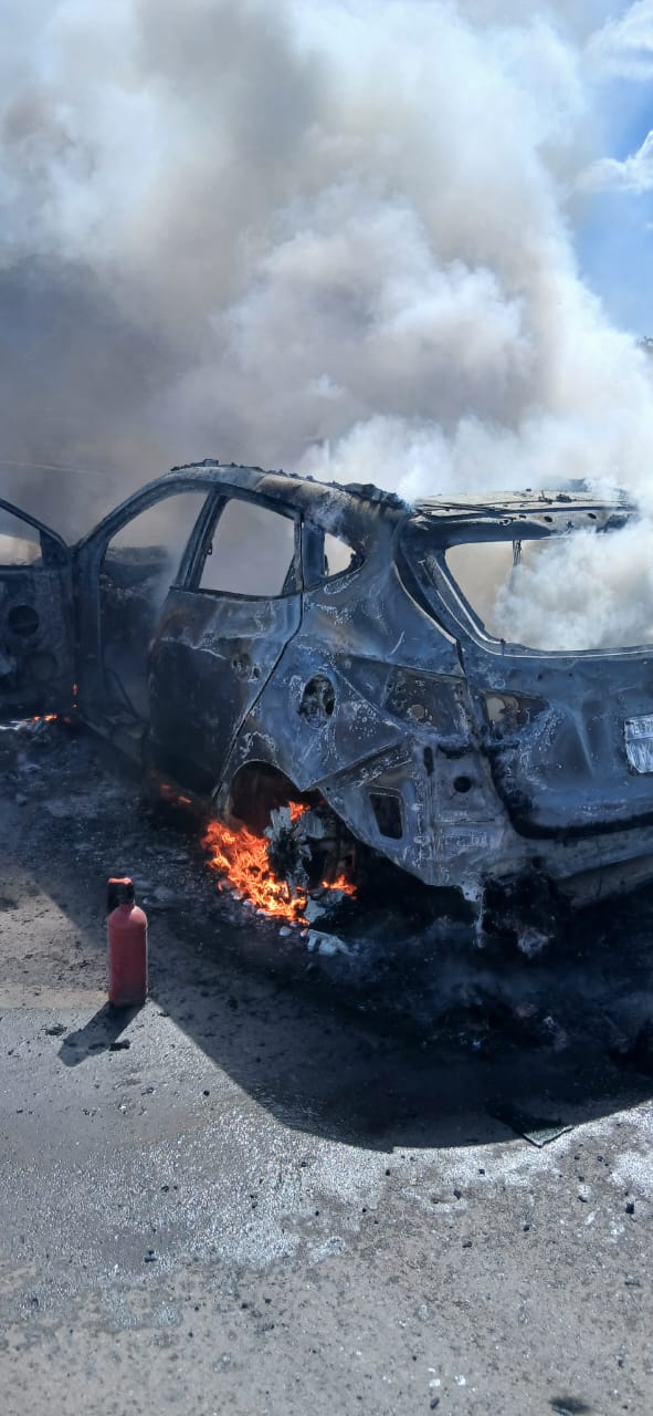 سيارة محترقة