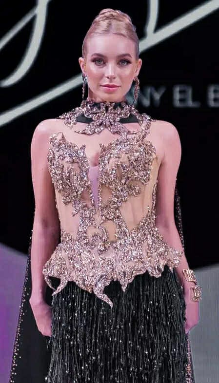 فستان هاني البحيري