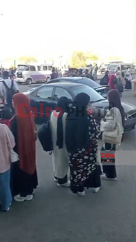 زحام الطلاب بسبب سائقي السرفيس