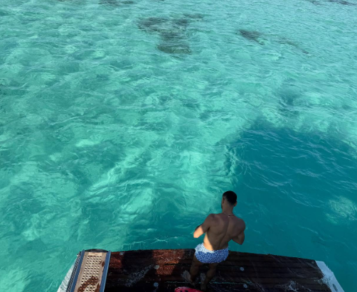 محمد صلاح يقضي إجازته بالغردقة