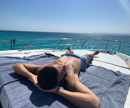 محمد صلاح يقضي إجازته بالغردقة