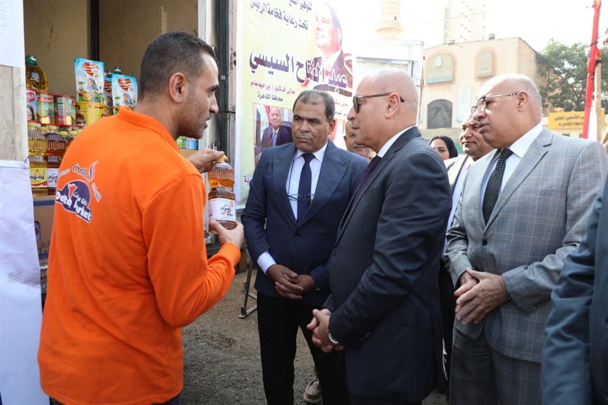 <strong>محافظ القاهرة يتفقد قافلة الخير</strong>