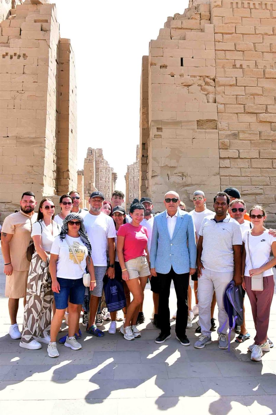 محافظ الأقصر يتفقد المواقع الأثرية