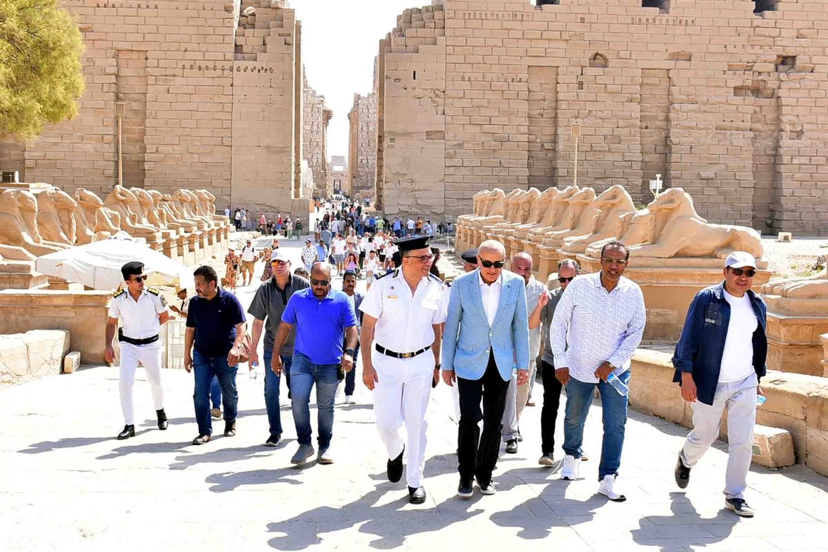 محافظ الأقصر يتفقد المواقع الأثرية