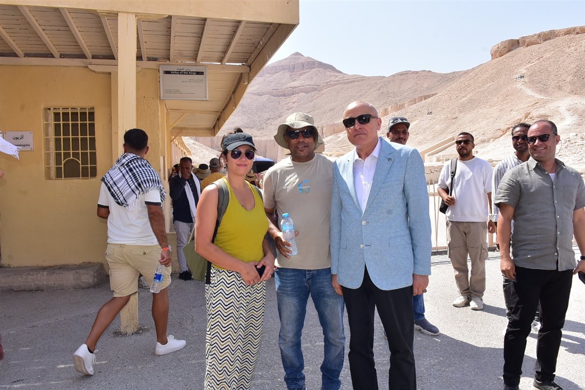 محافظ الأقصر يتفقد المواقع الأثرية