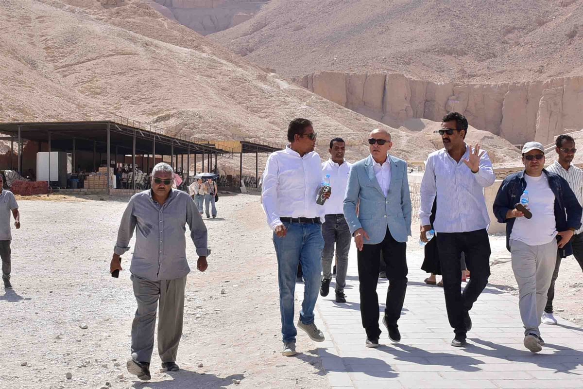 محافظ الأقصر يتفقد المواقع الأثرية