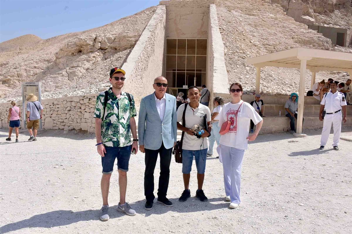 محافظ الأقصر يتفقد المواقع الأثرية