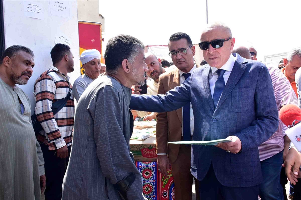 محافظ الأقصر والمواطن صاحب الشكوى