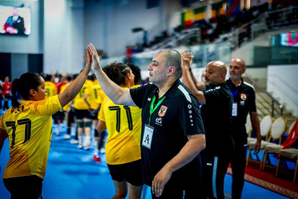 <strong>سيدات يد الأهلي يتأهلن إلى ربع نهائي بطولة إفريقيا بالمغرب</strong>