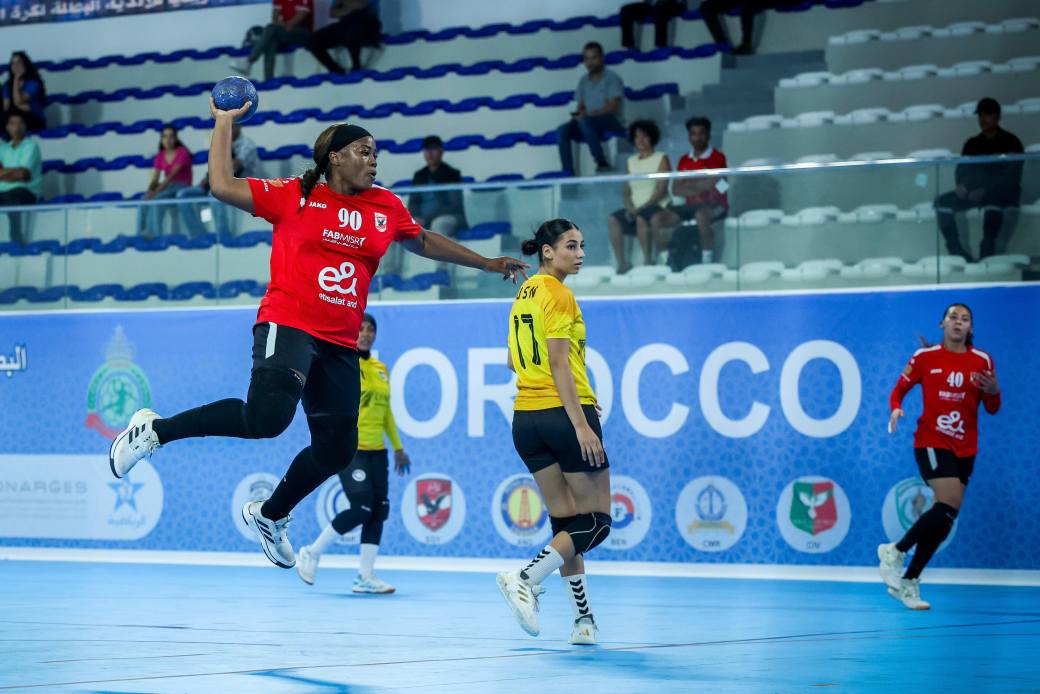 <strong>سيدات يد الأهلي يتأهلن إلى ربع نهائي بطولة إفريقيا بالمغرب</strong>