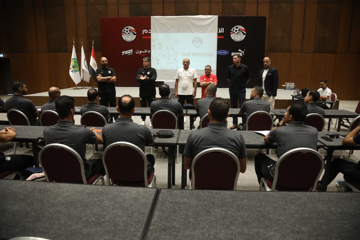 أوسكار يجتمع مع حكام تقنية الفيديو بعد عودته من تشيلي