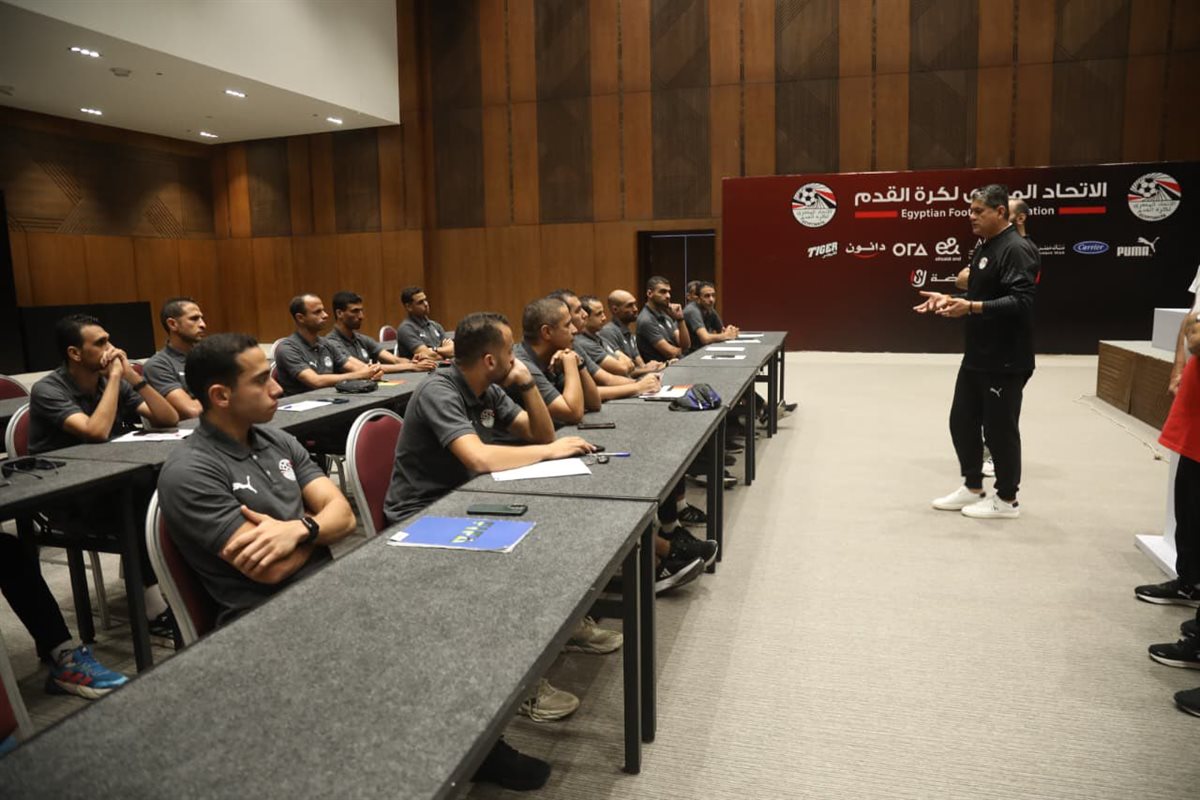 أوسكار يجتمع مع حكام تقنية الفيديو بعد عودته من تشيلي