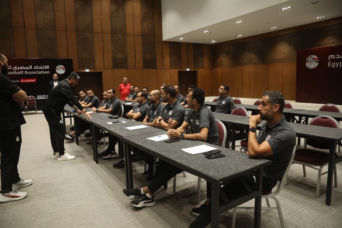 أوسكار يجتمع مع حكام تقنية الفيديو بعد عودته من تشيلي