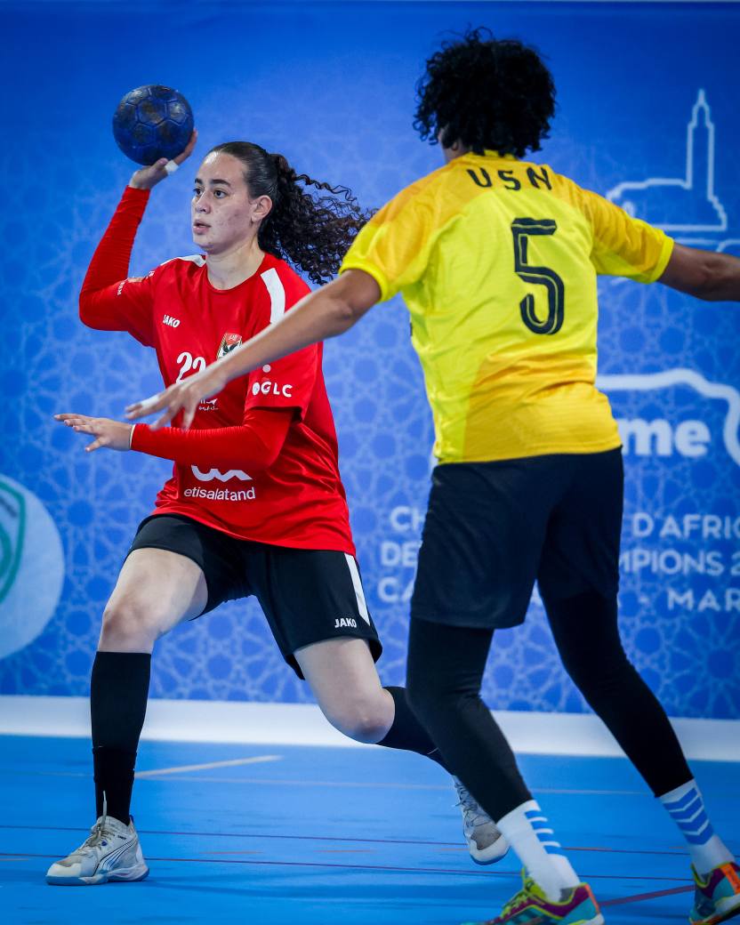 <strong>سيدات يد الأهلي يتأهلن إلى ربع نهائي بطولة إفريقيا بالمغرب</strong>