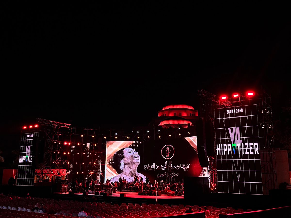 لقطات من التجهيزات النهائية لمسرح النافورة قبل انطلاق الدورة الـ 33 لمهرجان الموسيقى العربية