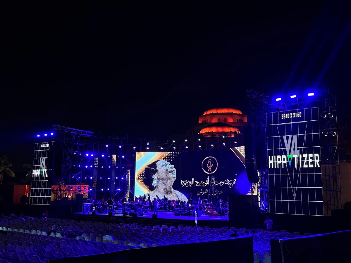 لقطات من التجهيزات النهائية لمسرح النافورة قبل انطلاق الدورة الـ 33 لمهرجان الموسيقى العربية